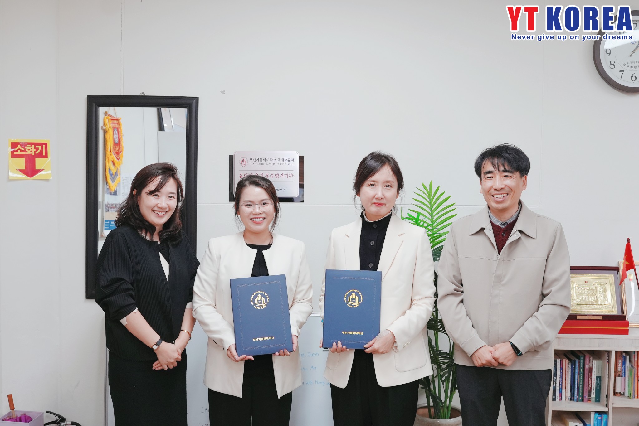YTK ĐƯỢC VINH DANH “TRUNG TÂM TUYỂN SINH XUẤT SẮC” BỞI TRƯỜNG ĐẠI HỌC CATHOLIC BUSAN 2 581796172 1290482353095446 6019231918199587016 n