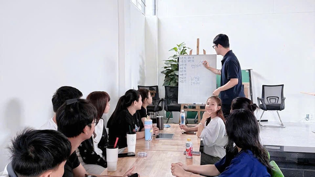 CLB Tiếng Hàn YTK GLOBAL: Môi Trường Giao Tiếp Thực Tế 6 Case Study: Buổi Sinh Hoạt Cuối Tuần Vừa Qua Diễn Ra Như Thế Nào?